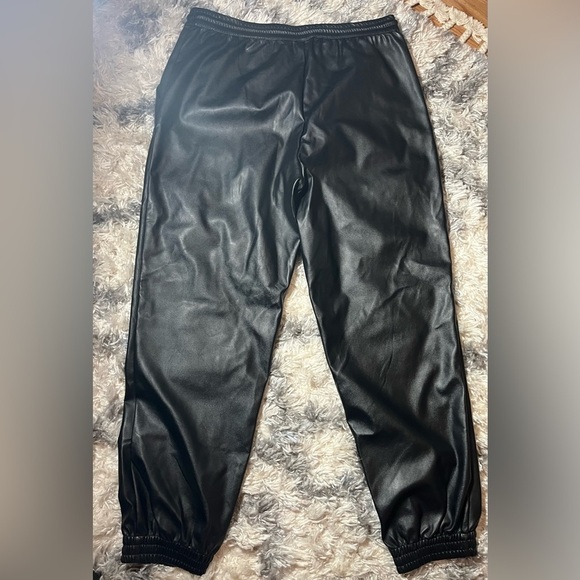 A New Day Women's Vegan Baddie Leather Jogger Pants Medium Black Elastic Waist - Picture 5 of 9